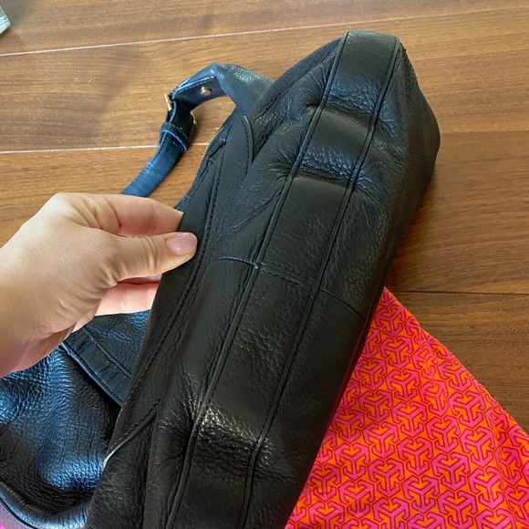 [Tory Burch] Amanda Black Leather Hobo Bag - Picture 7 of 9